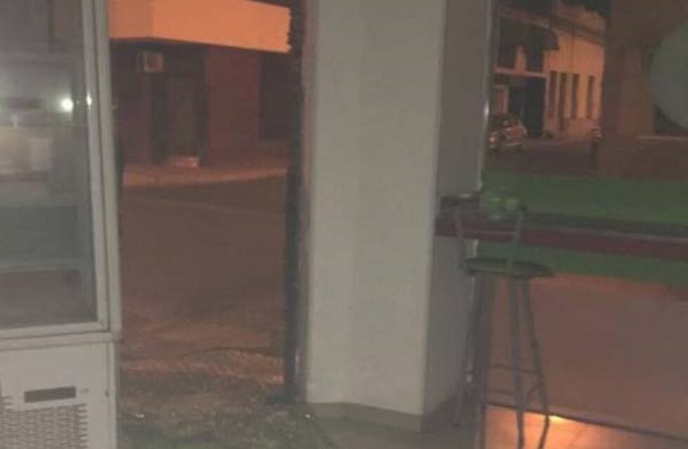 Asaltaron un comercio céntrico a metros de la comisaría y se alzaron con bebidas