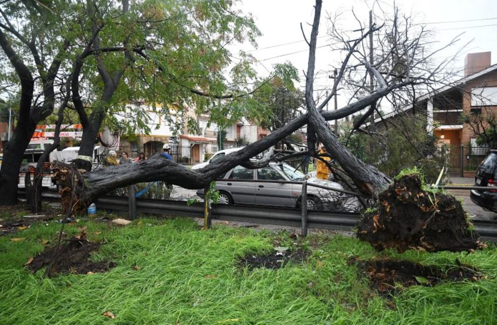 Defensa Civil recomendó no circular mientras dure la tormenta