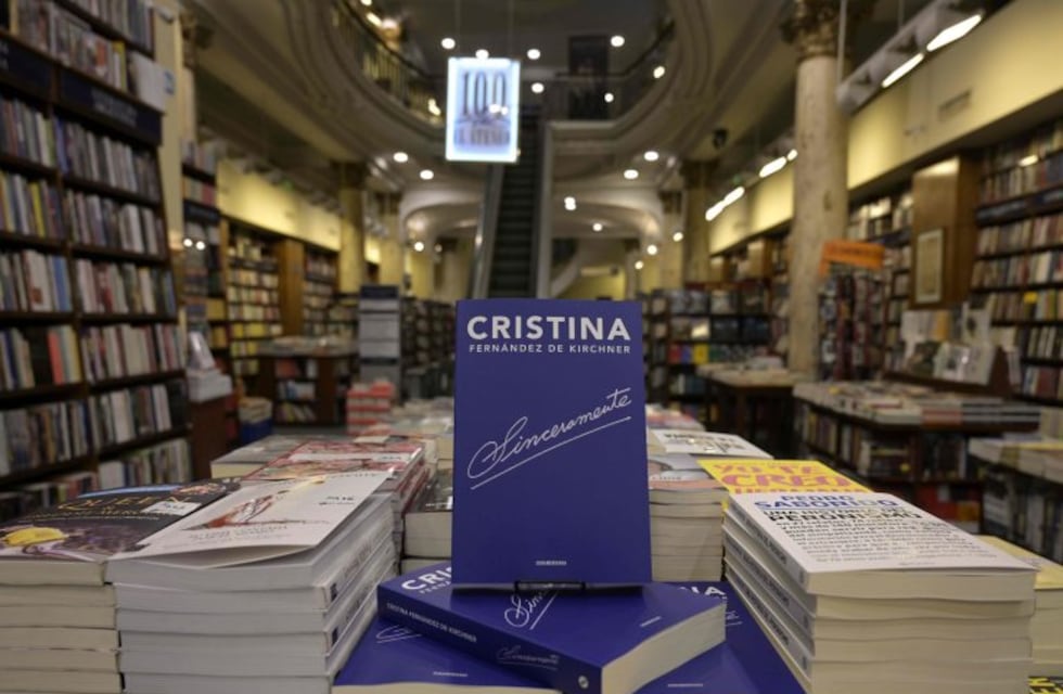 Bonadio quiere embargar las ganancias de Cristina Kirchner con el libro "Sinceramente"