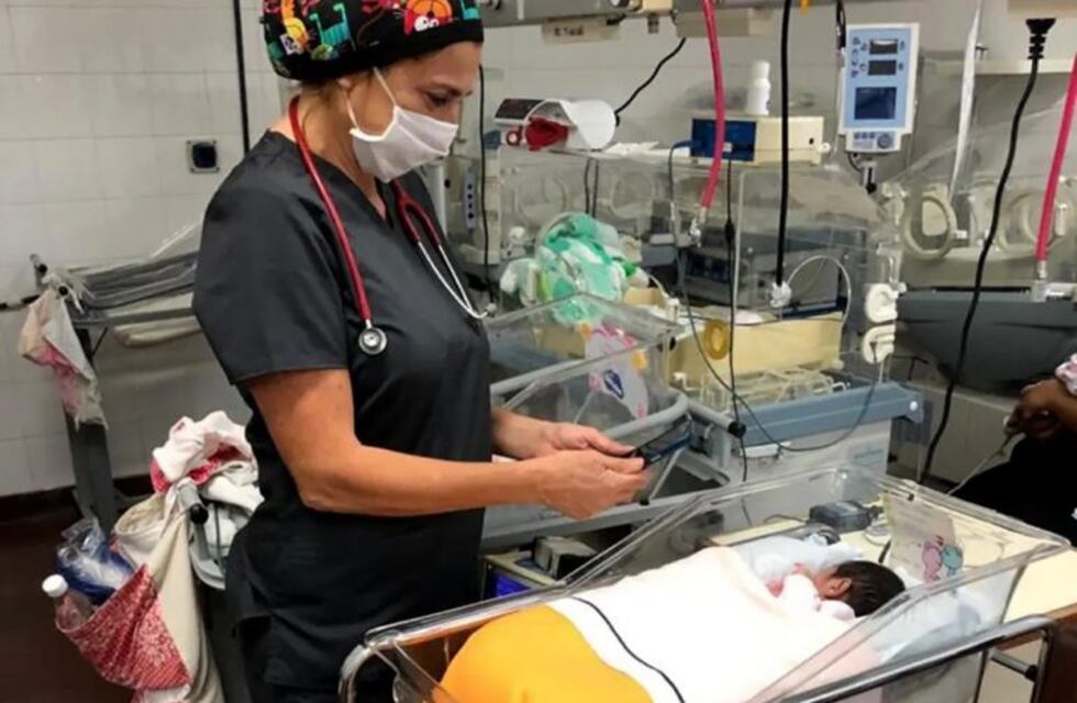 Una mamá internada por Covid-19 hace videollamadas con su bebé recién nacida