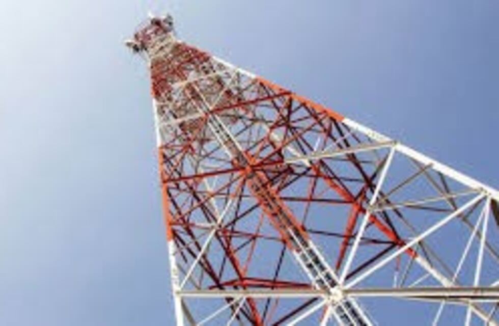 Desde una importante altura, cae una persona de una torre en Bell Ville