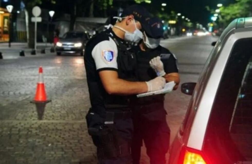 Mendoza ya aplica el trabajo comunitario a quienes violan la cuarentena