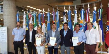 Arroyito recibió una herramienta digital para acceder a libros