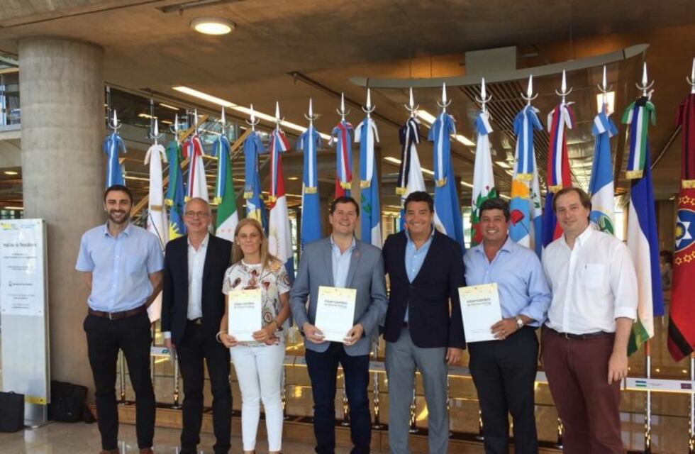 Arroyito recibió una herramienta digital para acceder a libros