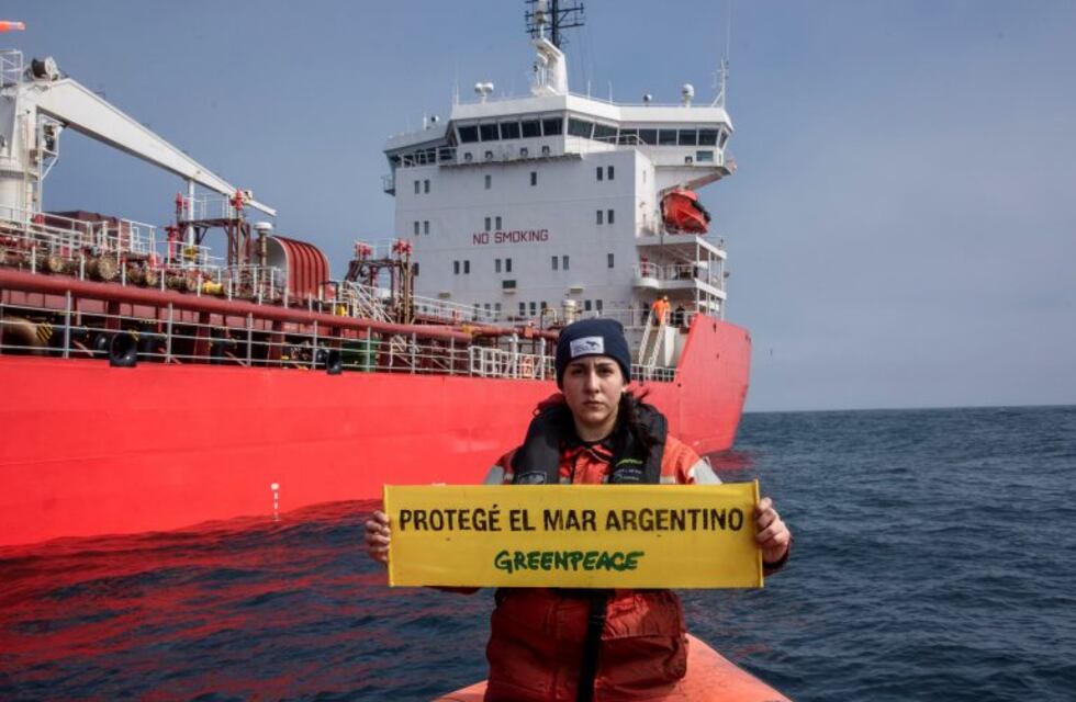 Greenpeace alerta que el Mar Argentino está borde del colapso entre pesqueros y petroleros