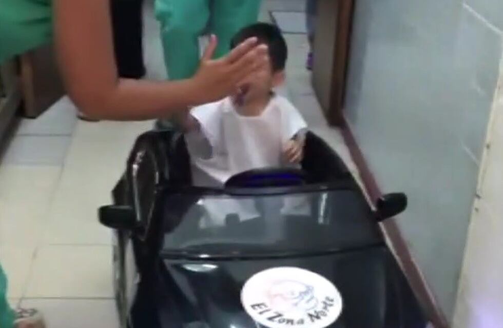 Hospital rosarino estrenó un autito para llevar a los niños a cirugía