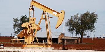 El barril del petróleo tiene valor negativo por primera vez en su historia\u002E (EFE)