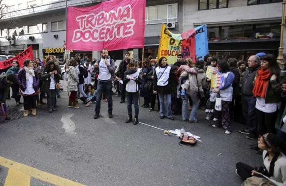 El Gobierno porteño mejoró la oferta salarial para los docentes