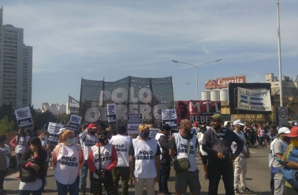 Caos de tránsito por piquetes en en los puentes Pueyrredón y La Noria
