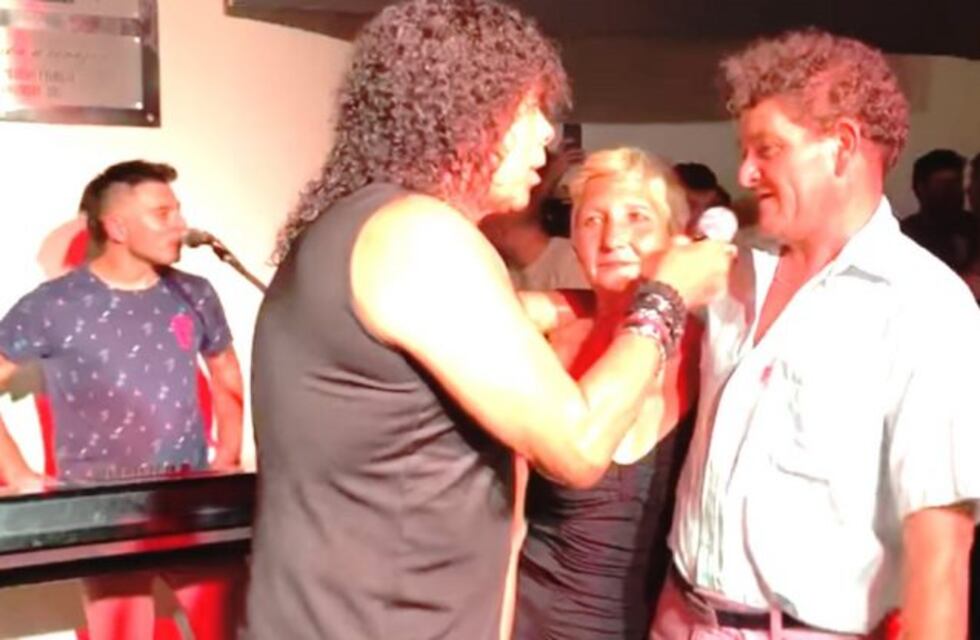 La Mona invitó a bailar Marcela y Jorge, los artistas que la rompen cuarteteando en la peatonal