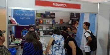 Mendoza en la Feria del Libro de Cuba\u002E