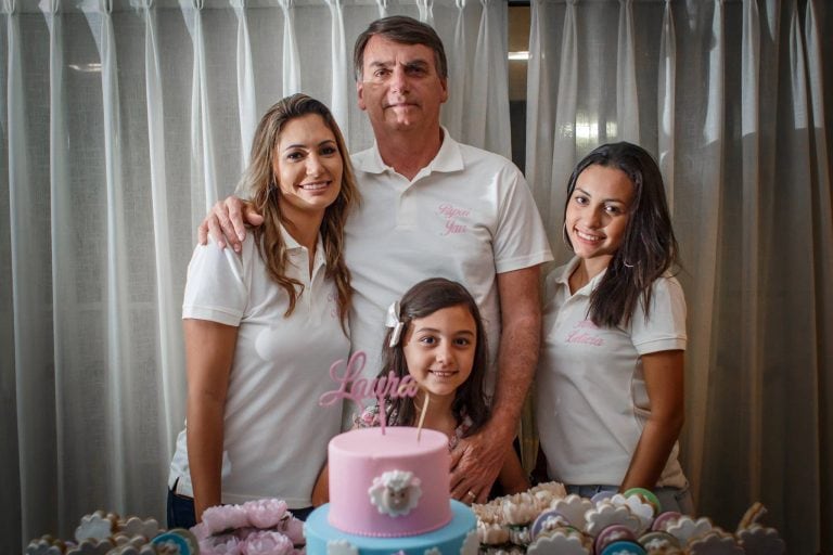 Michelle Bolsonaro y su familia en el cumpleaños de su hija Laura, la menor del presidente electo (Web)