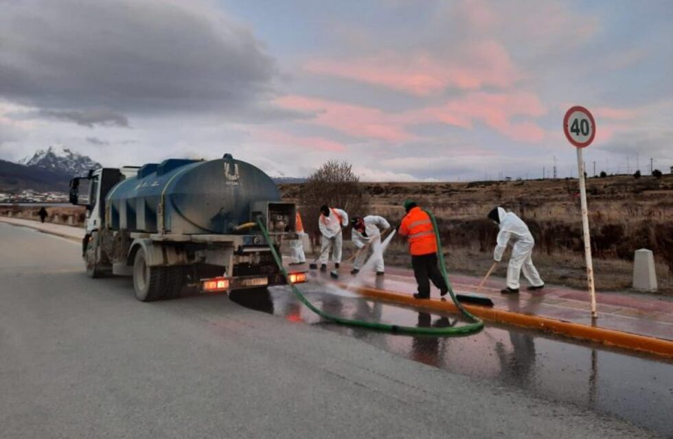 Ushuaia: la municipalidad realizó una jornada de limpieza de calles