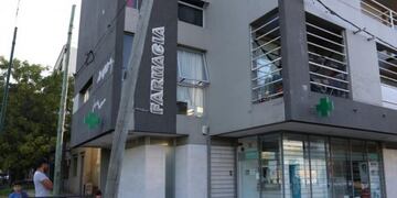 La Plata: golpean, amenazan de muerte y encierran en el baño a un farmacéutico en un robo