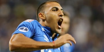 BET30 - BETIM (BRTASIL), 4/4/2017\u002E- Ramon Ábila de Cruzeiro celebra luego de anotar contra Nacional hoy, martes 4 de abril de 2017, durante su partido de la Copa Sudamericana 2017 de la Conmebol en el estadio Mineirão en Belo Horizonte, Minas Gerais (Brasil)\u002E EFE/ Paulo Fonseca\r\n\r\n brasil Ramon Abila campeonato torneo copa sudamericana 2017 futbol futbolistas partido Cruzeiro nacional de Paraguay