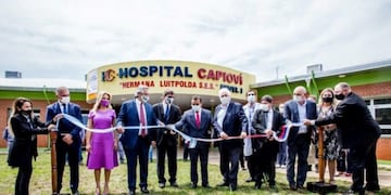 El presidente Fernández y el gobernador Herrera Ahuad en el corte de cintas del nuevo hospital de Capioví\u002E