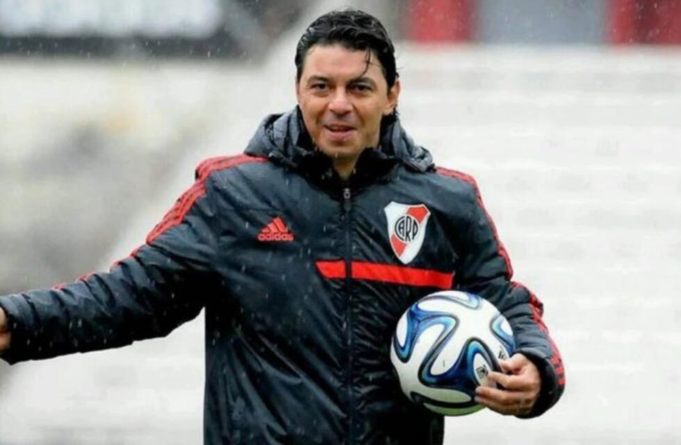 Tras la suspensión del partido, River pasará la noche en el Monumental