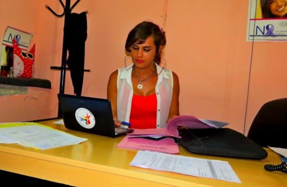 Un municipio contrató a la primer chica trans recibida de la UNSJ