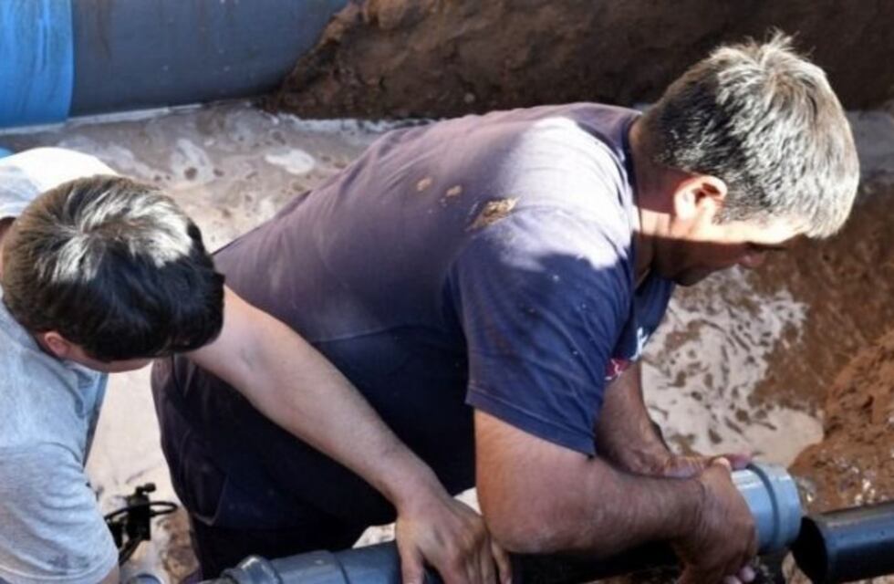 Detectan pérdida en un caño y sigue el corte de agua en los barrios del sur de San Luis