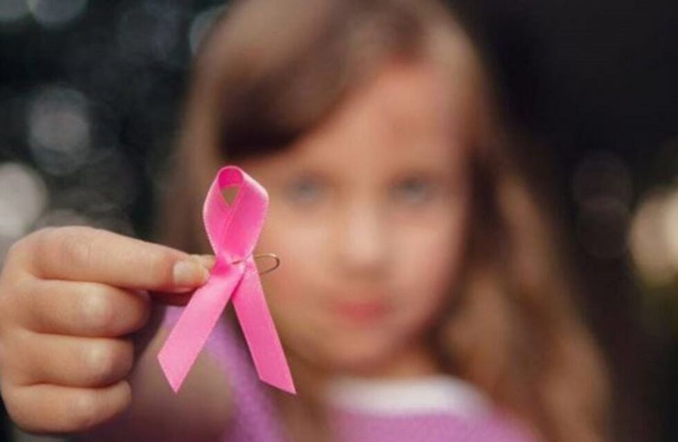 Piden ayuda para una adolescente salteña que padece leucemia