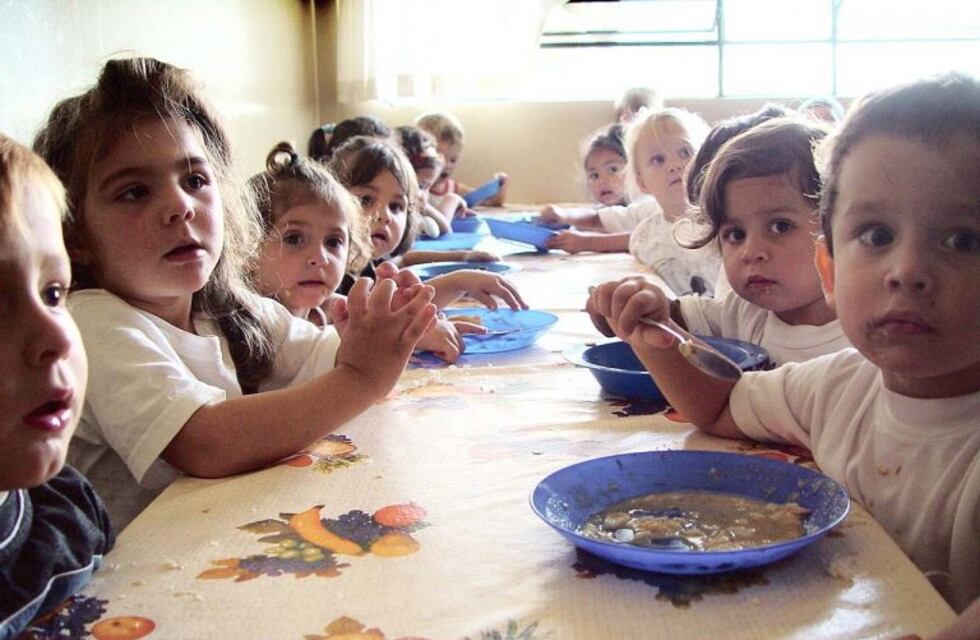 La educación sanitaria y emocional reduce la ingesta de comida basura en niños