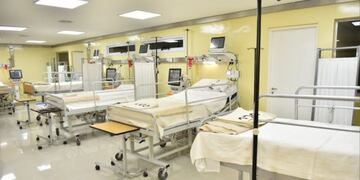 Camas de Terapia Intensiva de La Rioja (@QuintelaRicardo)