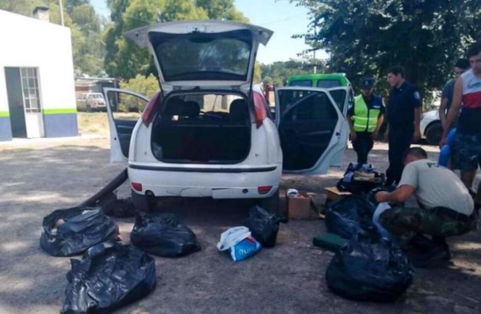 Insólito: circulaban en un auto con 130 kilos de carne