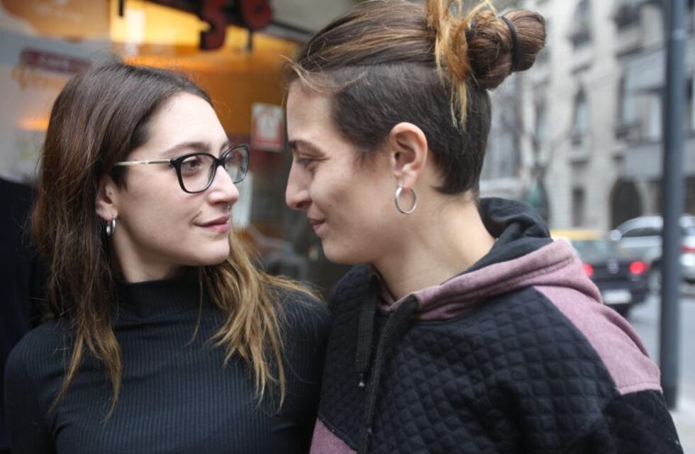 "No hicimos nada más que ser visiblemente lesbianas", dijo una de las chicas del "beso en Constitución"