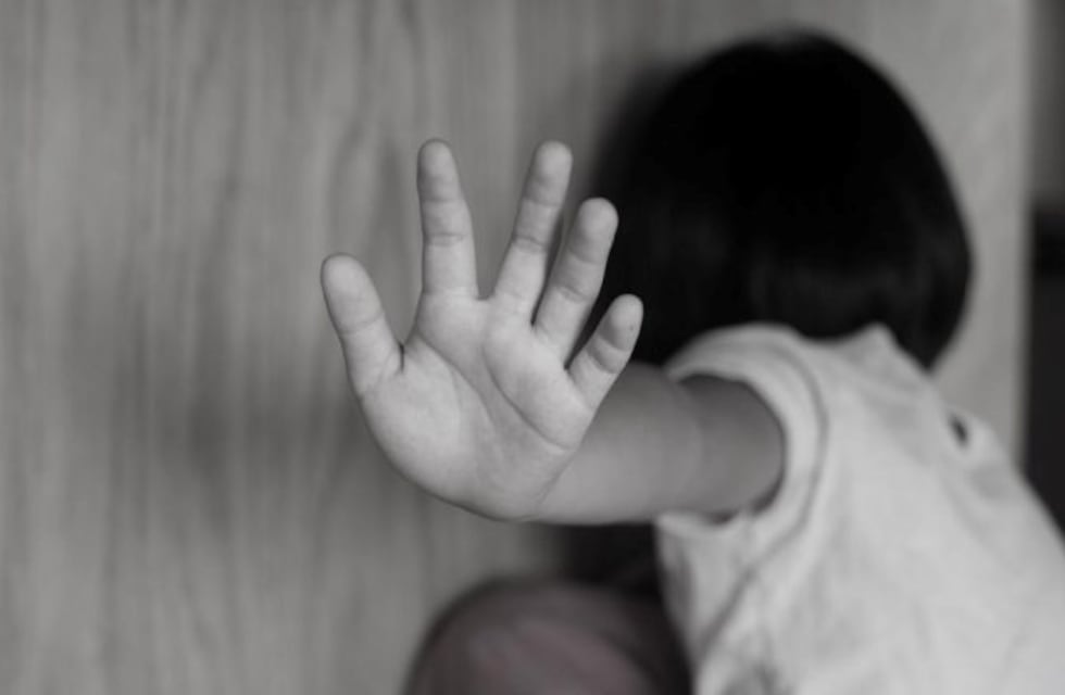 Violaron a su prima de nueve años y ahora están prófugos