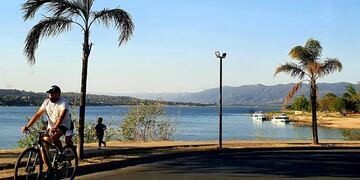 Tarde primaveral en Villa Carlos Paz (2020)\u002E (Foto\u002E VíaCarlosPaz)\u002E