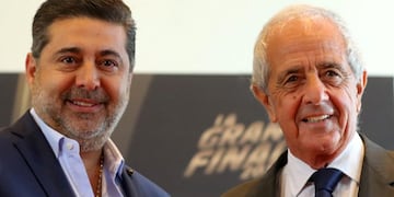 Boca Juniors' president Daniel Angelici (L) and his conterpart of River Plate Rodolfo D'Onofrio pose during a news conference ahead of the first leg of the Copa Libertadores final match in Buenos Aires, Argentina November 9, 2018\u002E REUTERS/Marcos Brindicci buenos aires daniel angelici rodolfo donofrio suspencion del partido por la copa libertadores futbol conferencia de prensa