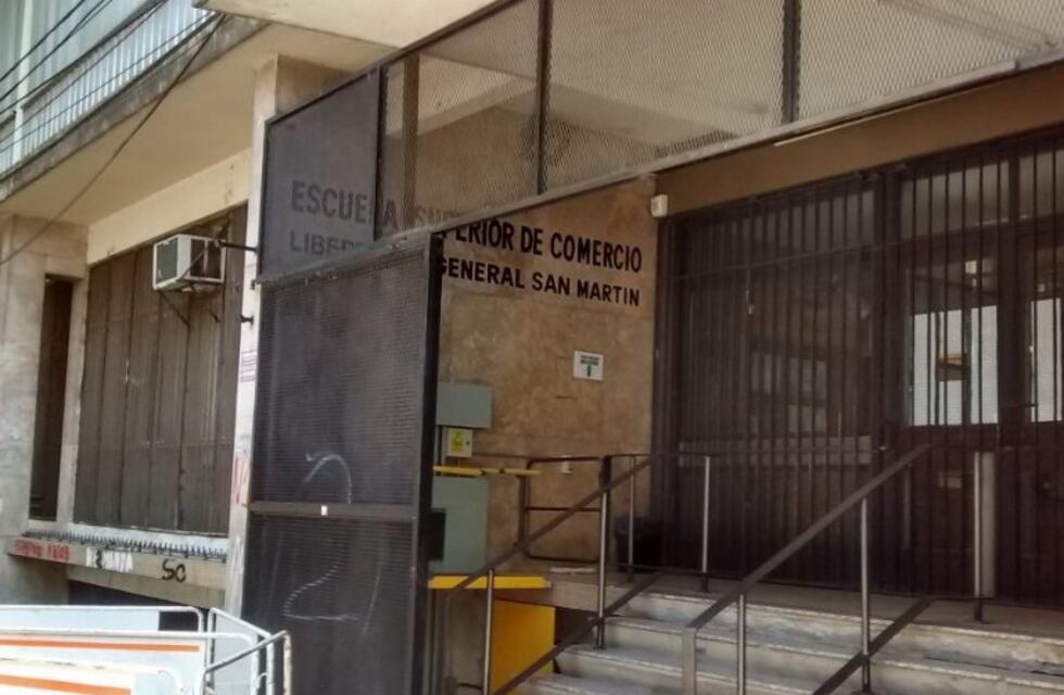 Mientras la paritaria sigue estancada, 20 docentes del Superior reanudaron las clases