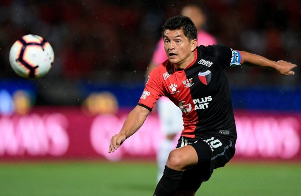 El "Pulga" Rodríguez se disfrazó de Papá Noel para su saludo de fin de año