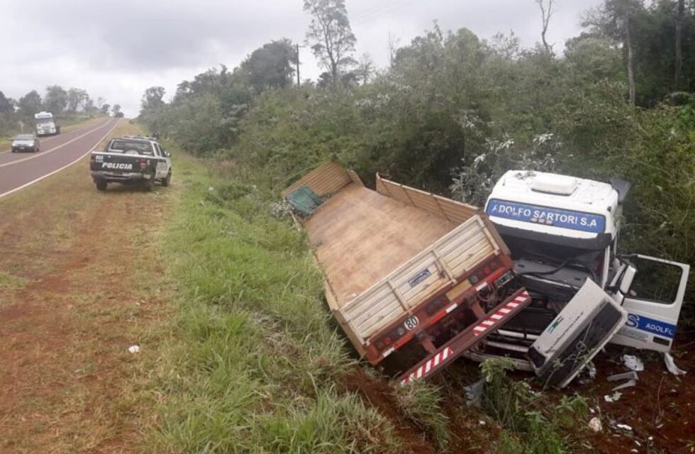 Un camión despistó en Pozo Azul