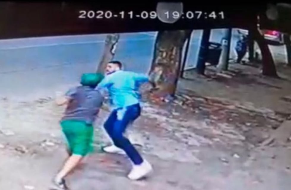 Córdoba: chofer y delivery, a las trompadas