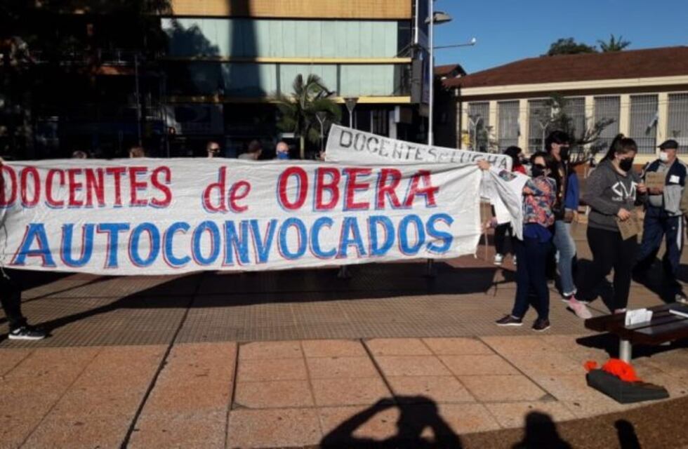 Docentes autoconvocados realizaron un bocinazo en Oberá
