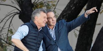 El presidente Mauricio Macri, y su compañero de fórmula, Miguel Ángel Pichetto, asisten a un mitin en Buenos Aires, Argentina, el sábado 28 de septiembre de 2019\u002E Crédito: Photo/Natacha Pisarenko\u002E