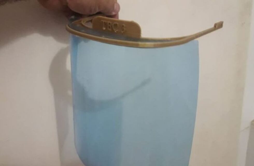 Docentes tucumanos fabrican viseras y respiradores con impresoras 3D