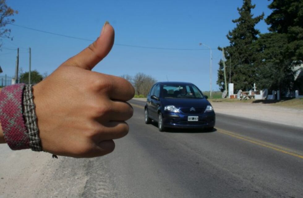 Hizo dedo, la levantó un camionero y le robó