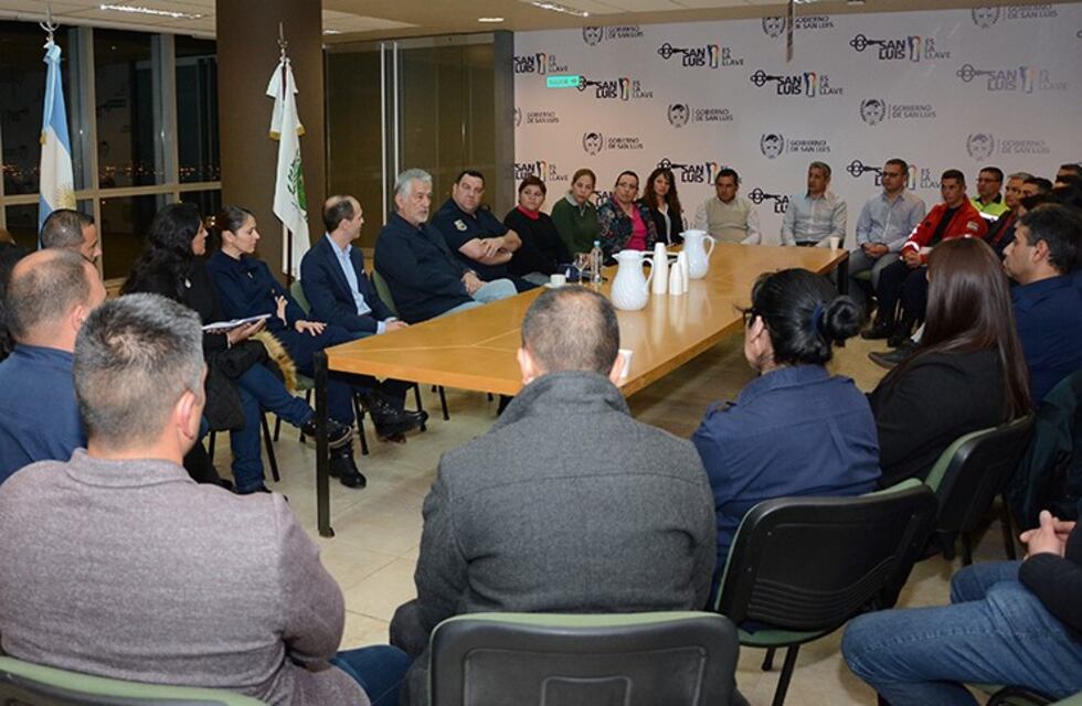 El gobernador de San Luis se reunió con la plana mayor de la Policía