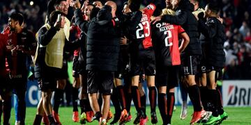 Players of Argentina's Colon celebrate after defeating Venezuela's Zulia FC 4-0 in their Copa Sudamericana quarter-final second leg match at the Brigadier General Estanislao Lopez stadium in Santa Fe, some 470 km north of Buenos Aires, on August 15, 2019\u002E (Photo by MARCELO MANERA / AFP)