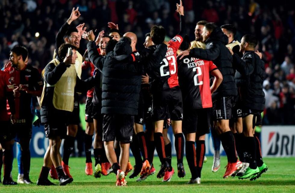 Colón goleó 4 a 0 a Zulia por la Sudamericana y avanzó a semifinales