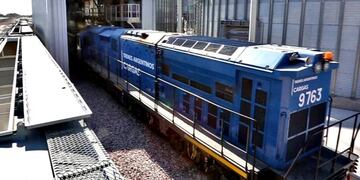 La empresa Prodeman es la primera en realizar esta carga de 35 contenedores en tren desde su lugar de origen al puerto de Rosario\u002E