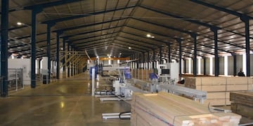 Industria maderera como la fábrica de casas de madera de APICOFOM en Posadas, Misiones\u002E (MisionesOnline)