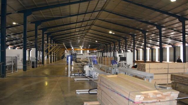 Industria maderera como la fábrica de casas de madera de APICOFOM en Posadas, Misiones\u002E (MisionesOnline)