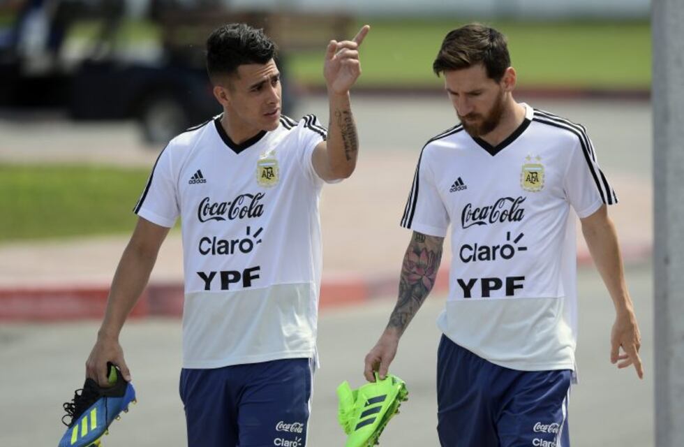 Lionel Messi le regaló su camiseta a Cristian Pavón tras el amistoso en el Camp Nou
