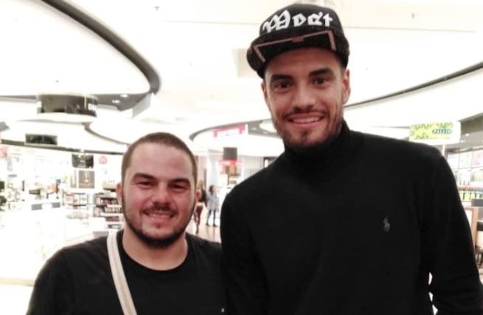 Un argentino se cruzó con Sergio Romero, lo confundió con Marcos Rojo y le pidió el pasaporte