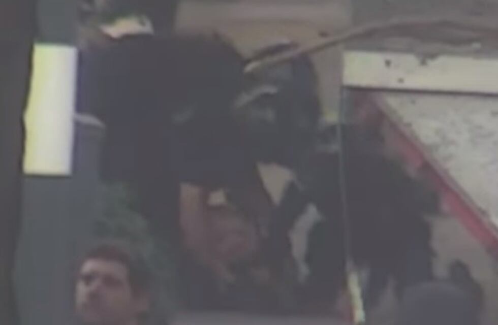 El video de la detención de dos delincuentes que habían robado una moto