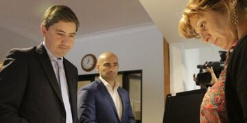 El ministro de Gobierno, Federico Massoni, junto al letrado patrocinante, Guillermo Corneo\u002E