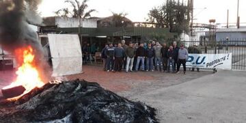 Piquete en IDM por suspensión de dos trabajadores